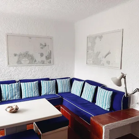 Charming Flat In With Lush Garden! Apartmán