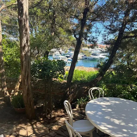 Charming Flat In With Lush Garden! Apartmán Porto Rotondo